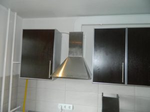 Установка вытяжки на кухне в Кировске
