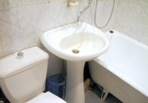 Установка раковины тюльпан в ванной в Кировске